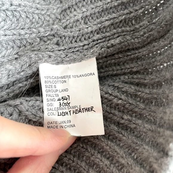 Theory light heather cashmere angora blend button up sweater - Picture 4 of 4